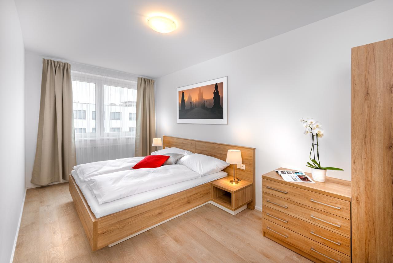 Citywest Apartments Praha Bagian luar foto